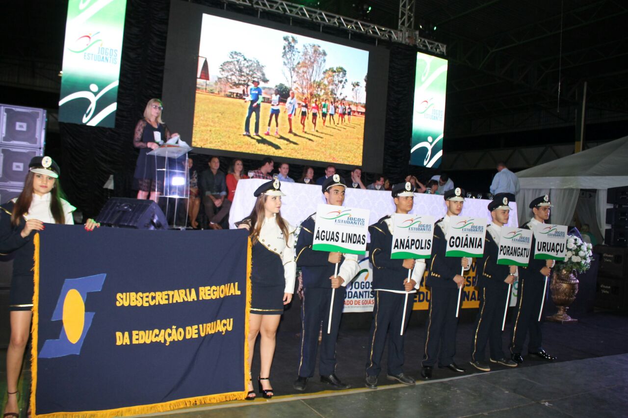 Centenas de alunos disputam fase regional dos Jogos Estudantis em Uruaçu