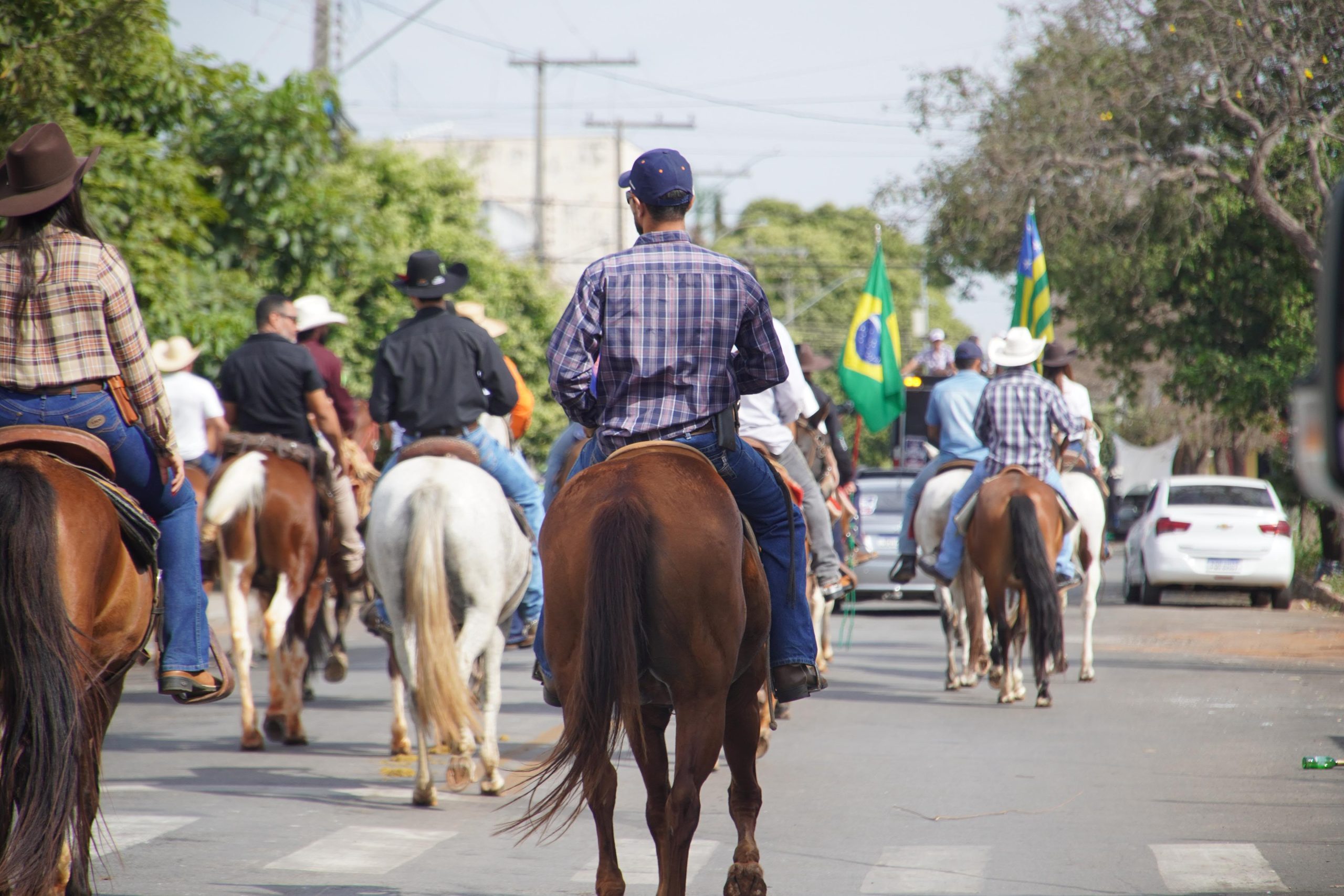 Cavalgada marca lançamento do Pecuária para Todos e mobiliza população para troca de ingressos em Goianésia