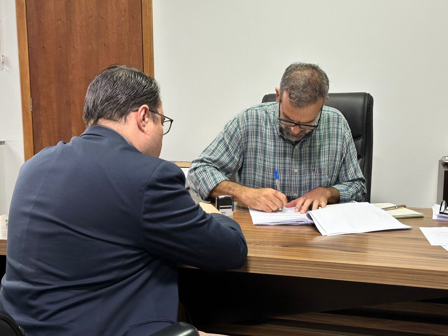 Prefeito Renato de Castro assina projeto para desbloqueio de contas e parcelamento de dívidas em até 24 vezes sem juros
